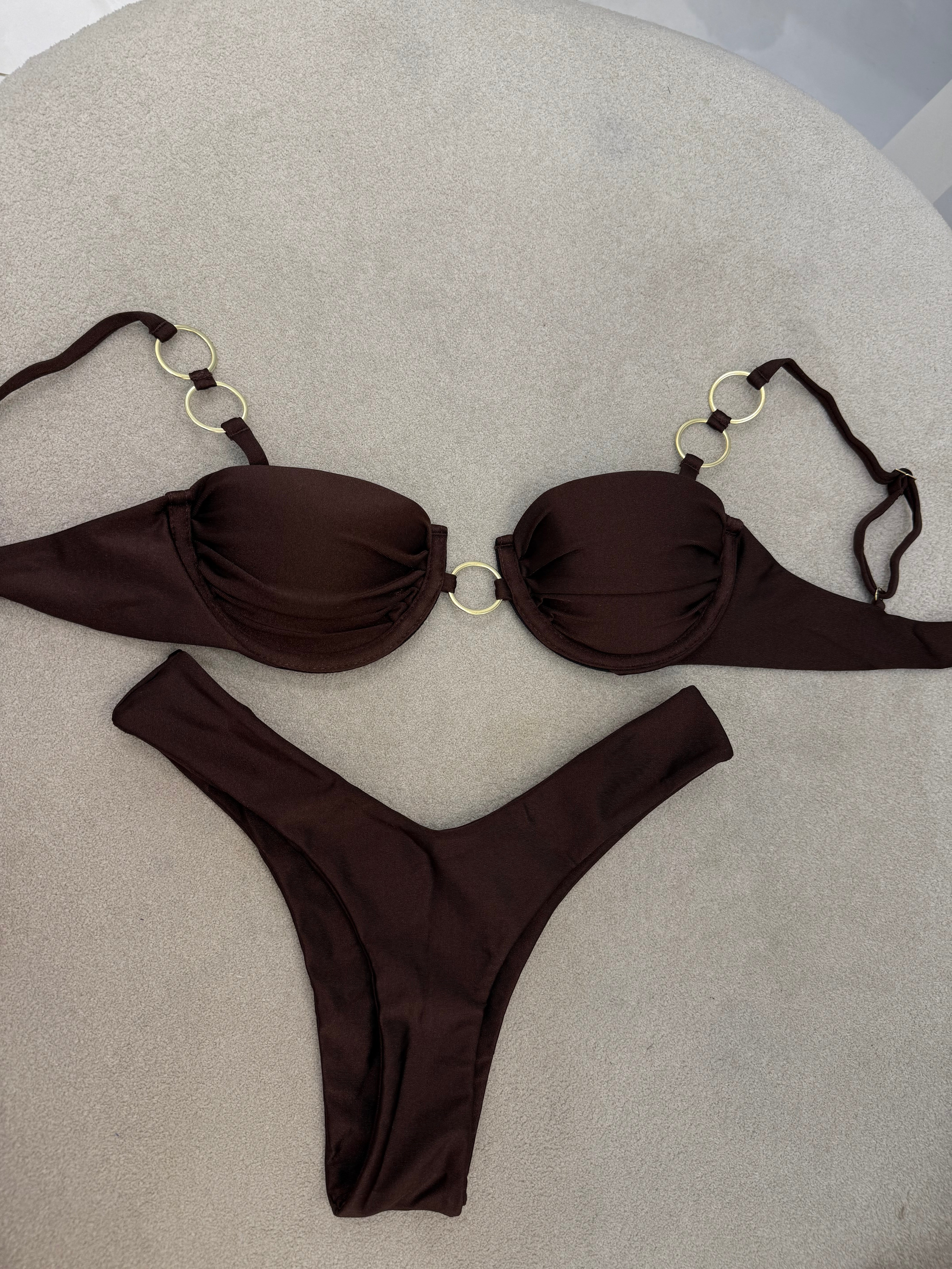 Clara Asa Delta Marrom