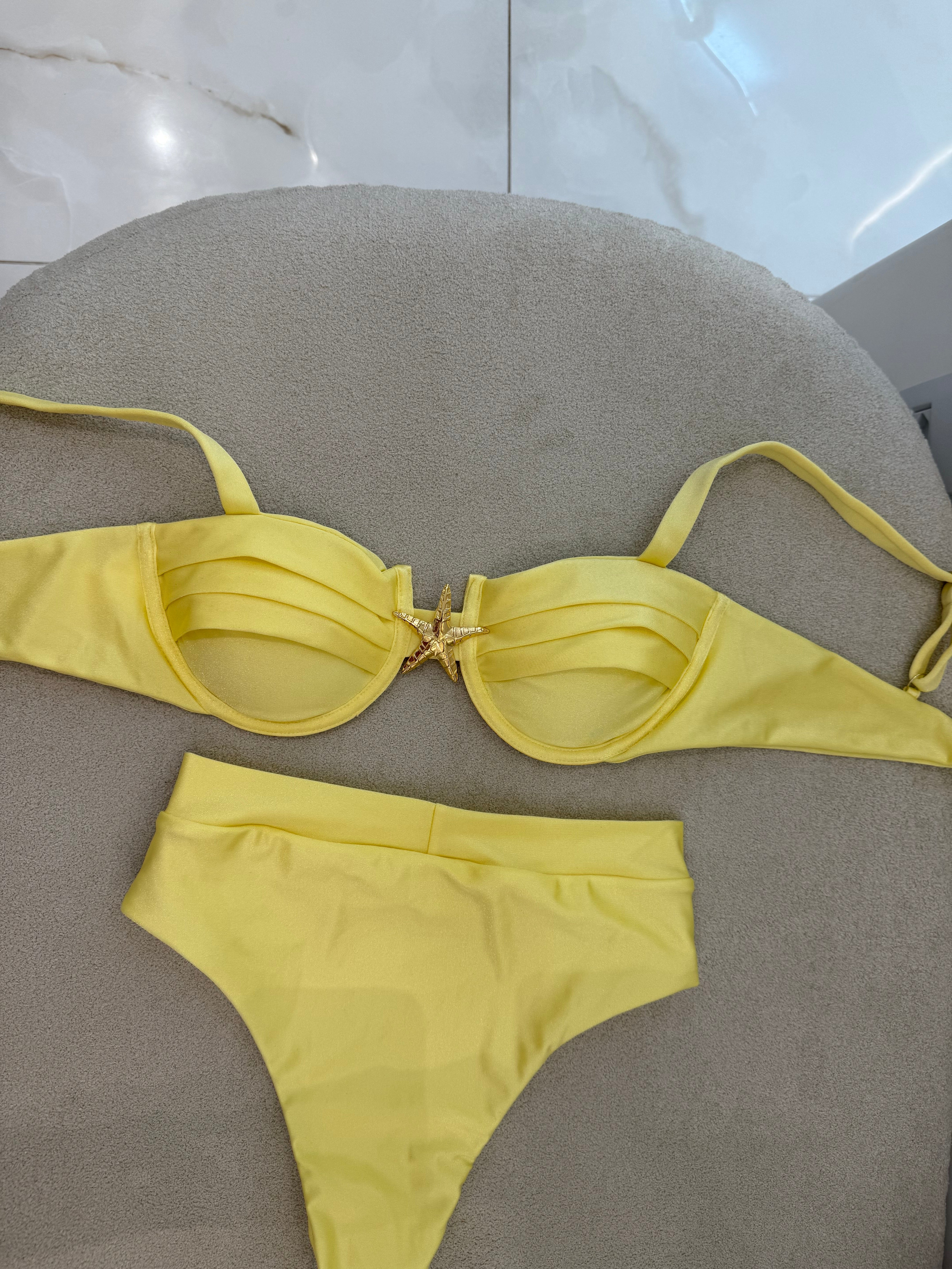 Hot Pant Estrela Franzido Amarelo