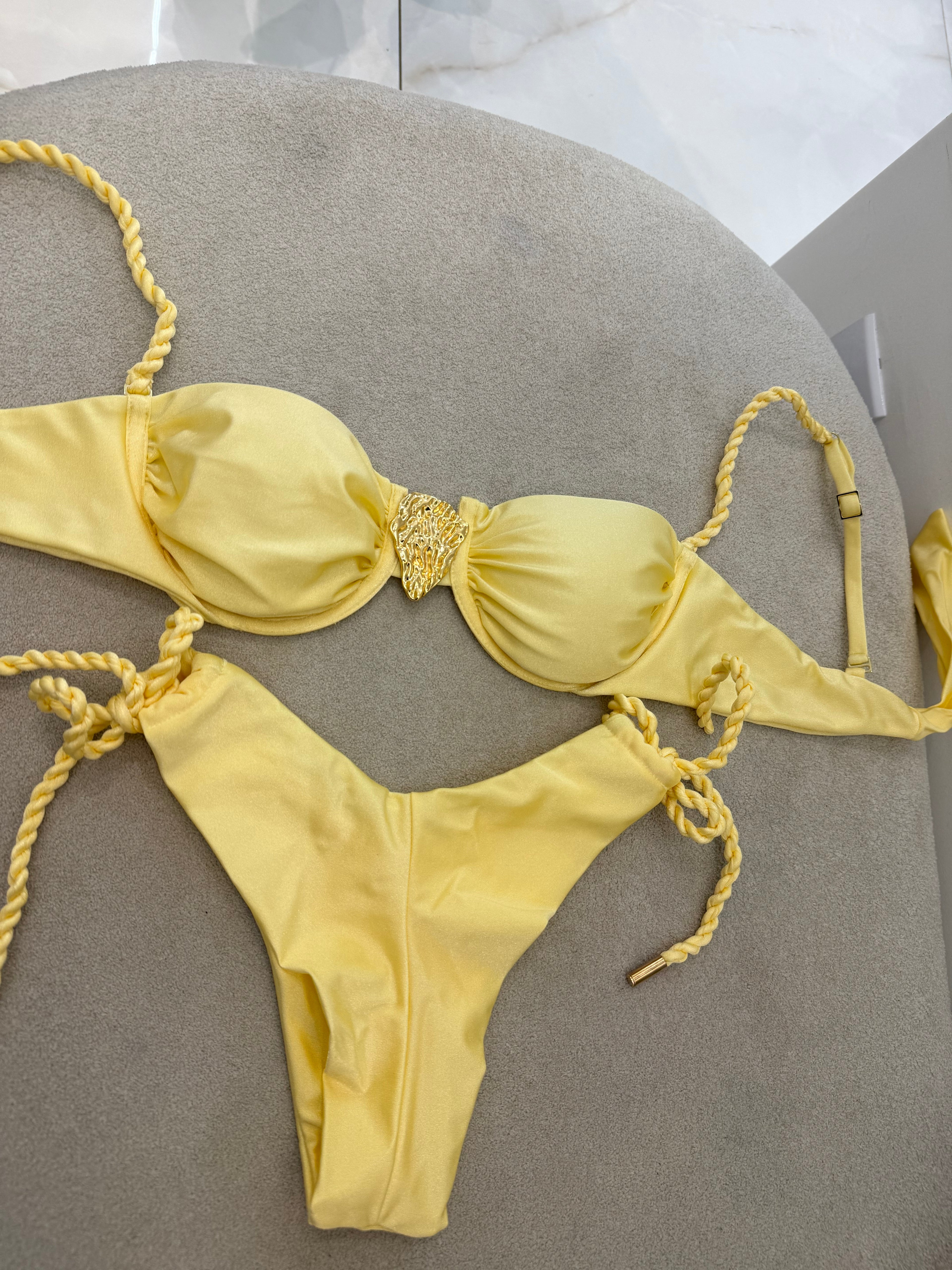 Alicia Asa Delta Amarelo