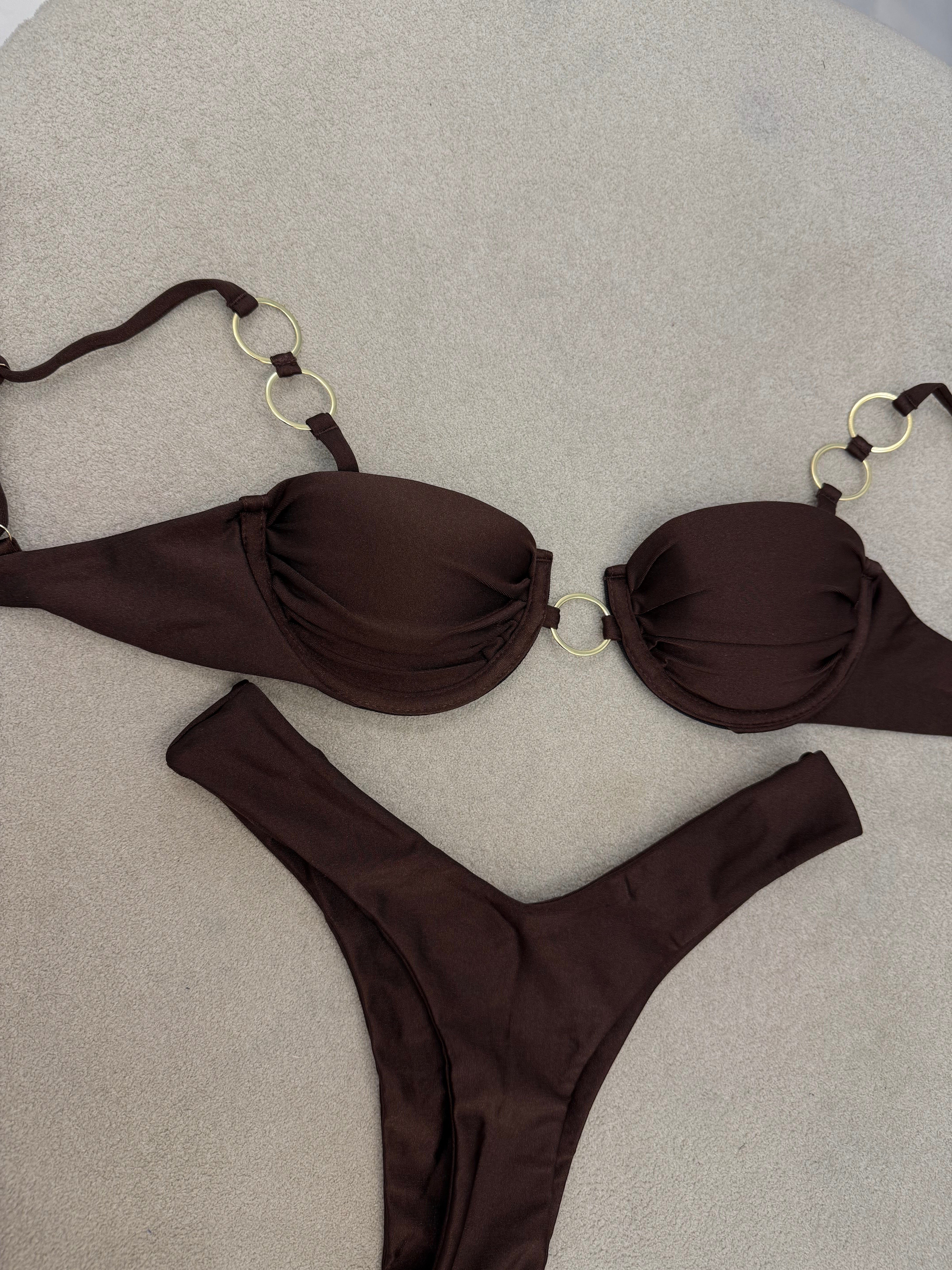 Clara Asa Delta Marrom