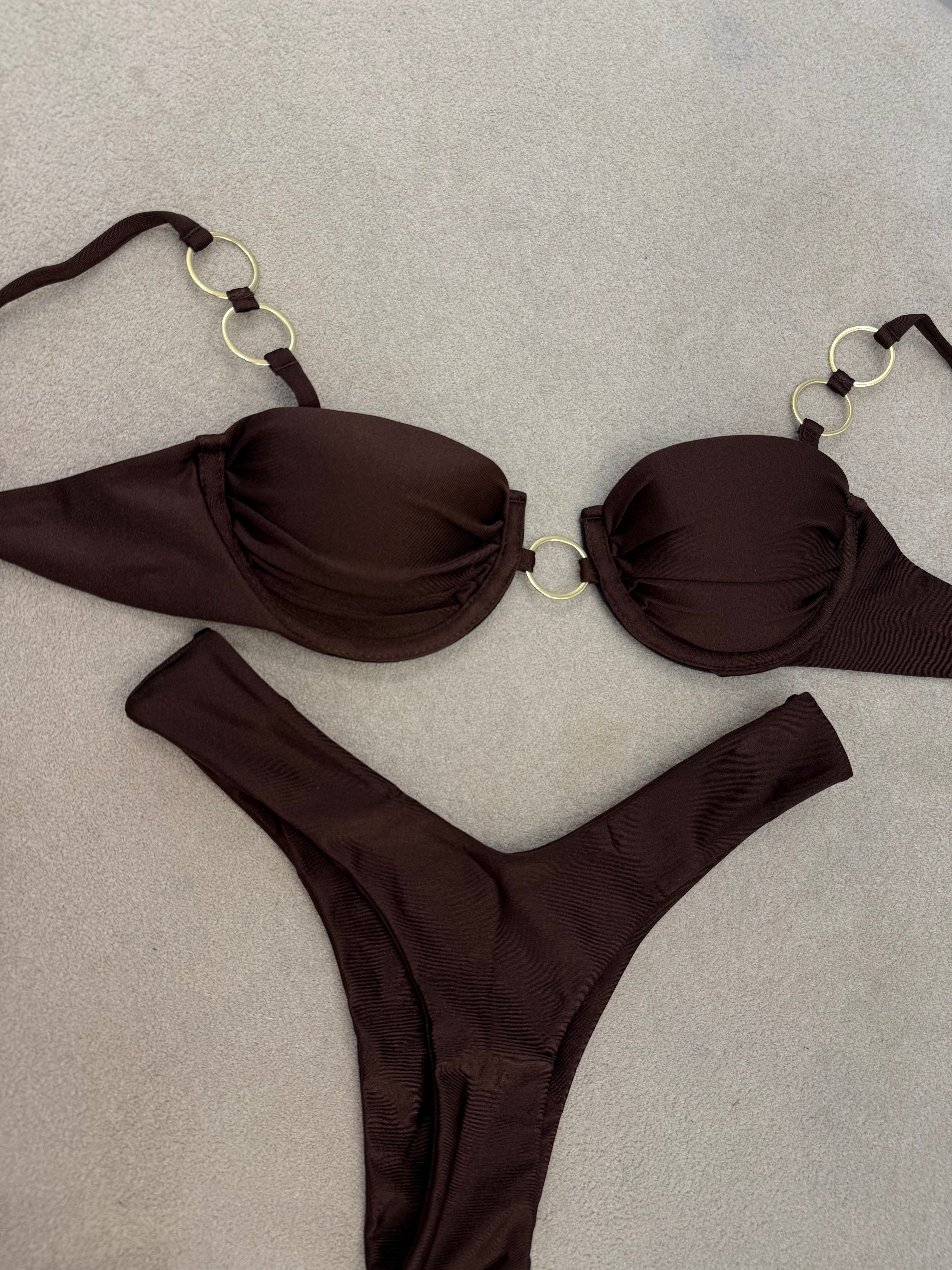 Clara Asa Delta Marrom