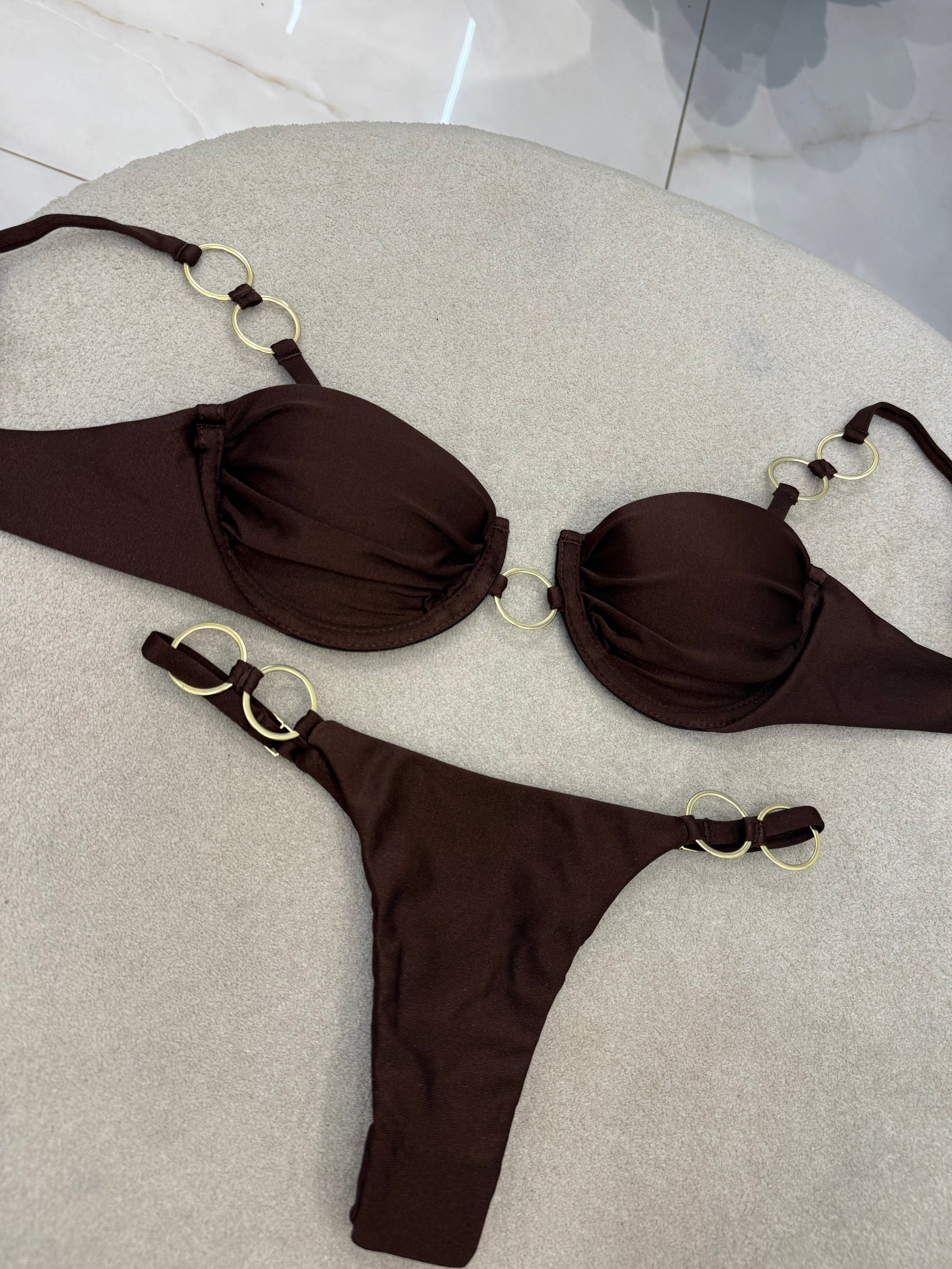 Biquíni Clara Marrom (argolas)