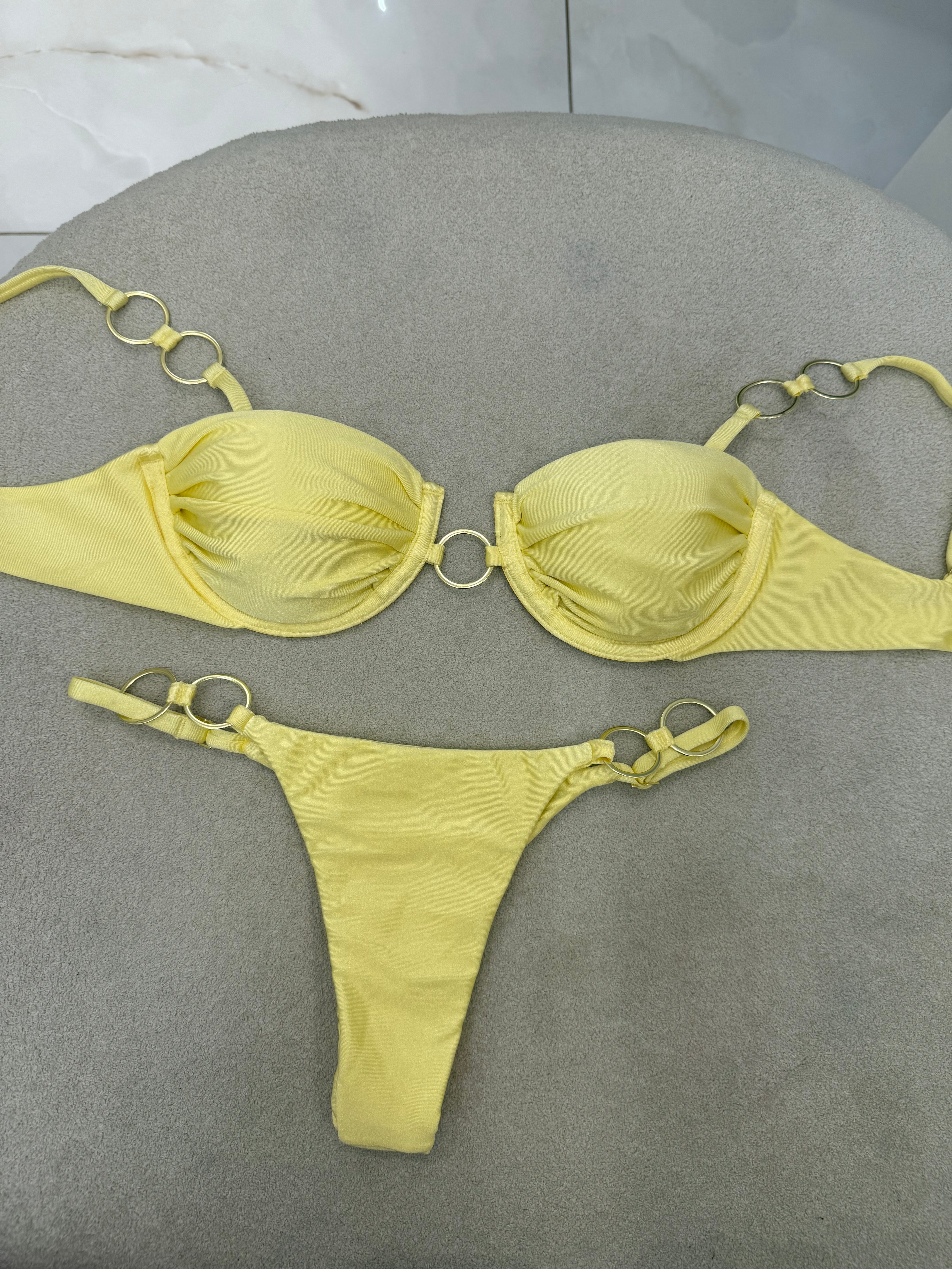 Biquíni Clara Amarelo (argolas)