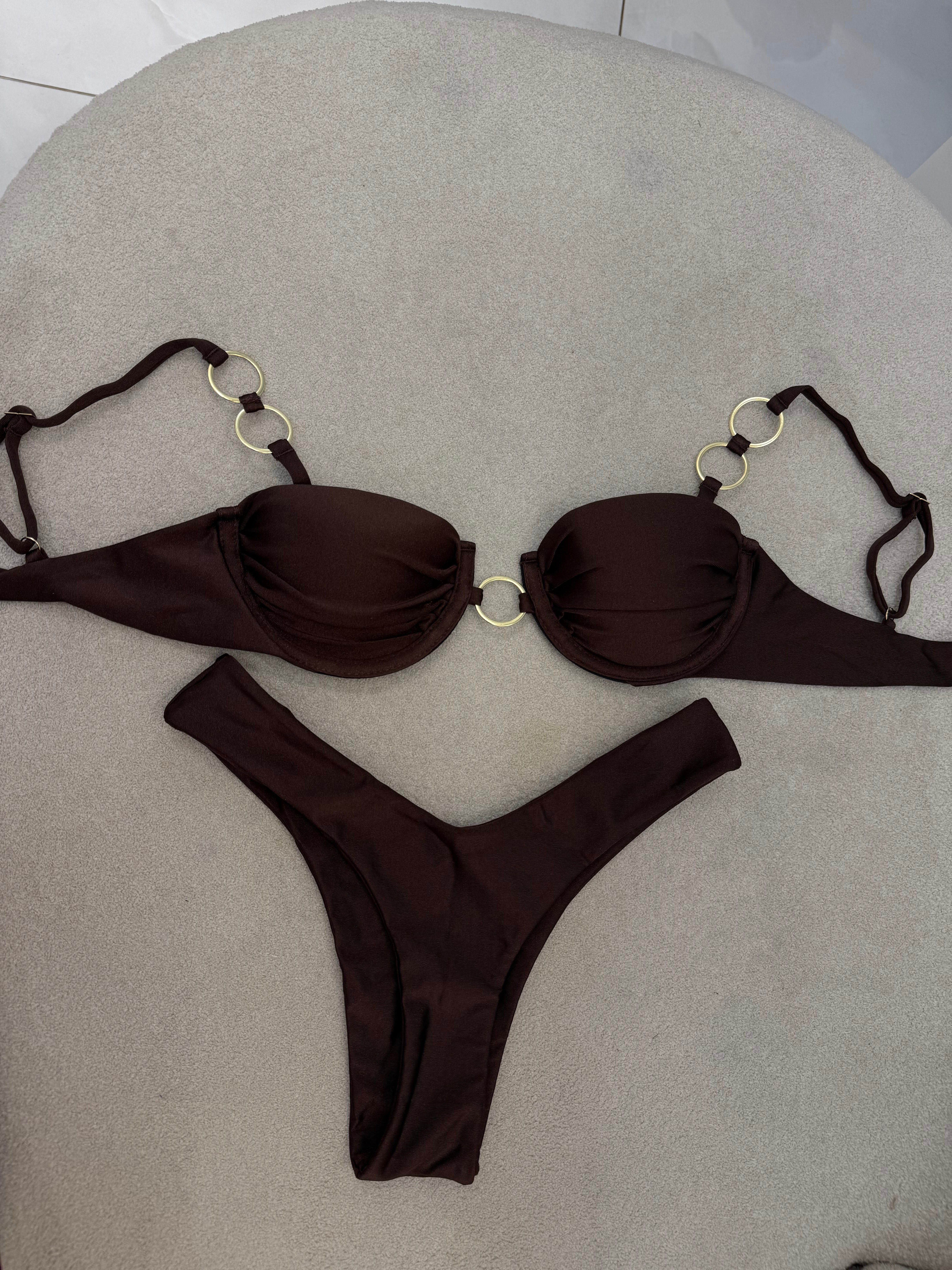 Clara Asa Delta Marrom