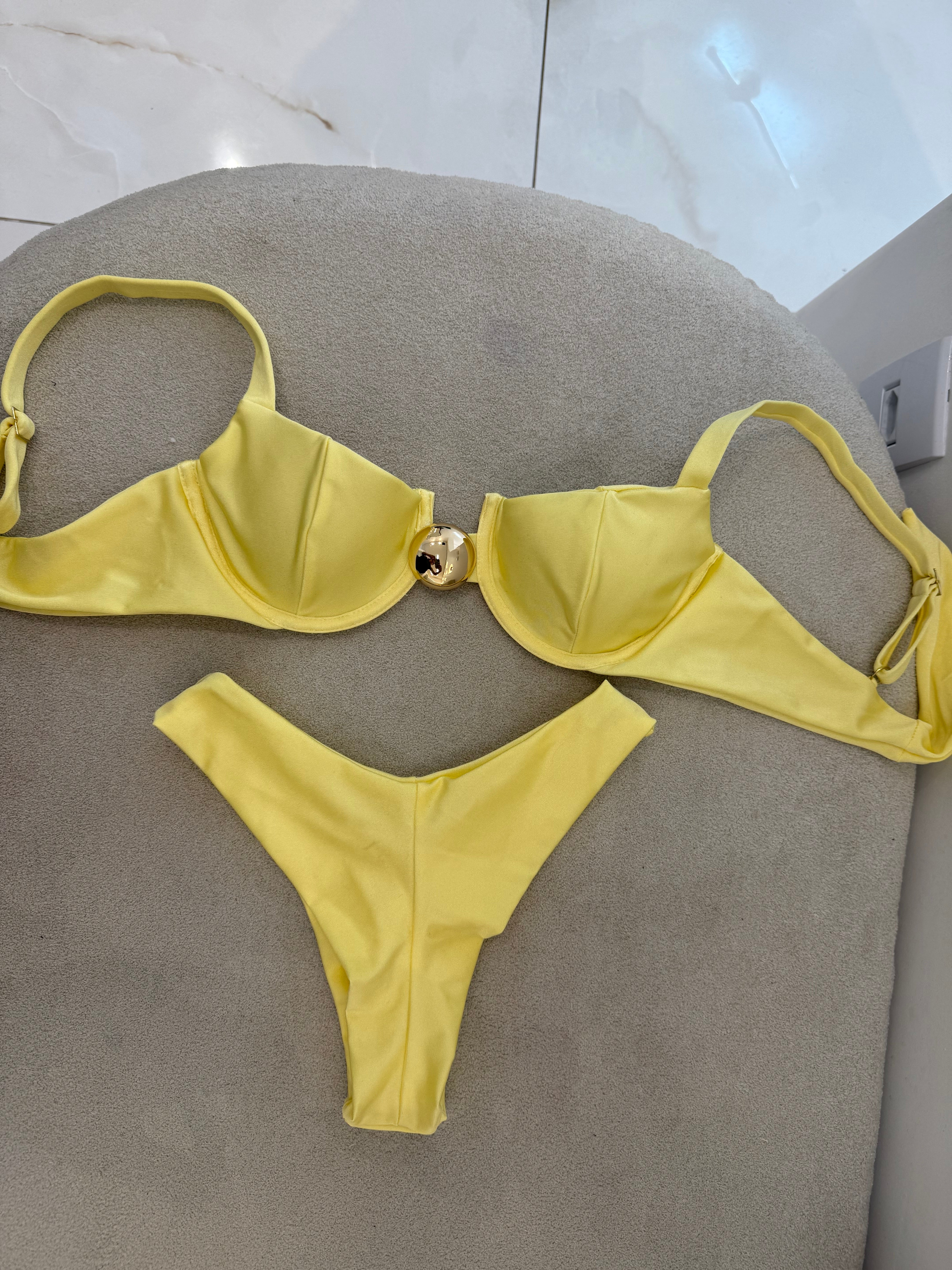 Botão Asa Delta Aro Amarelo