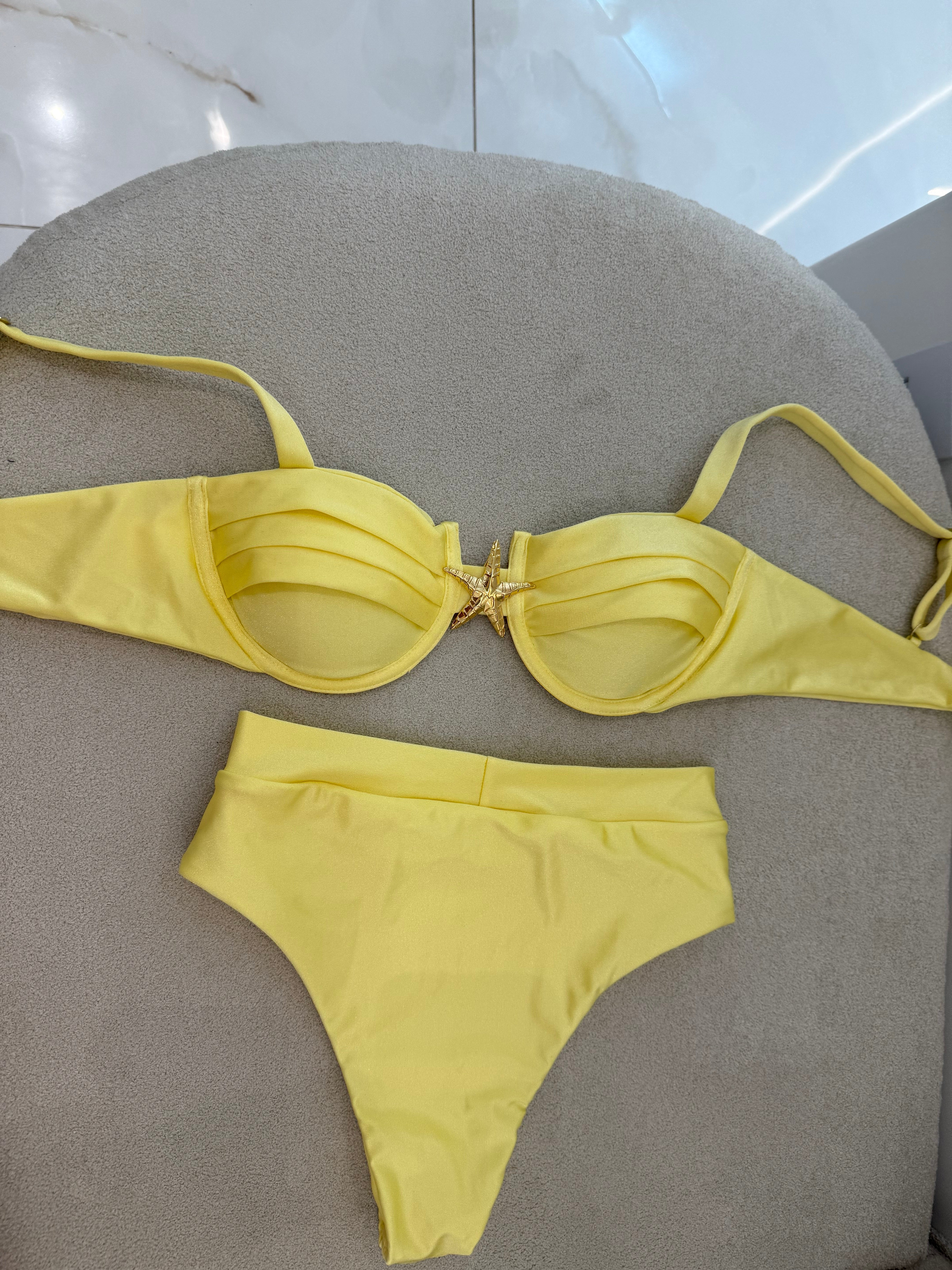 Hot Pant Estrela Franzido Amarelo