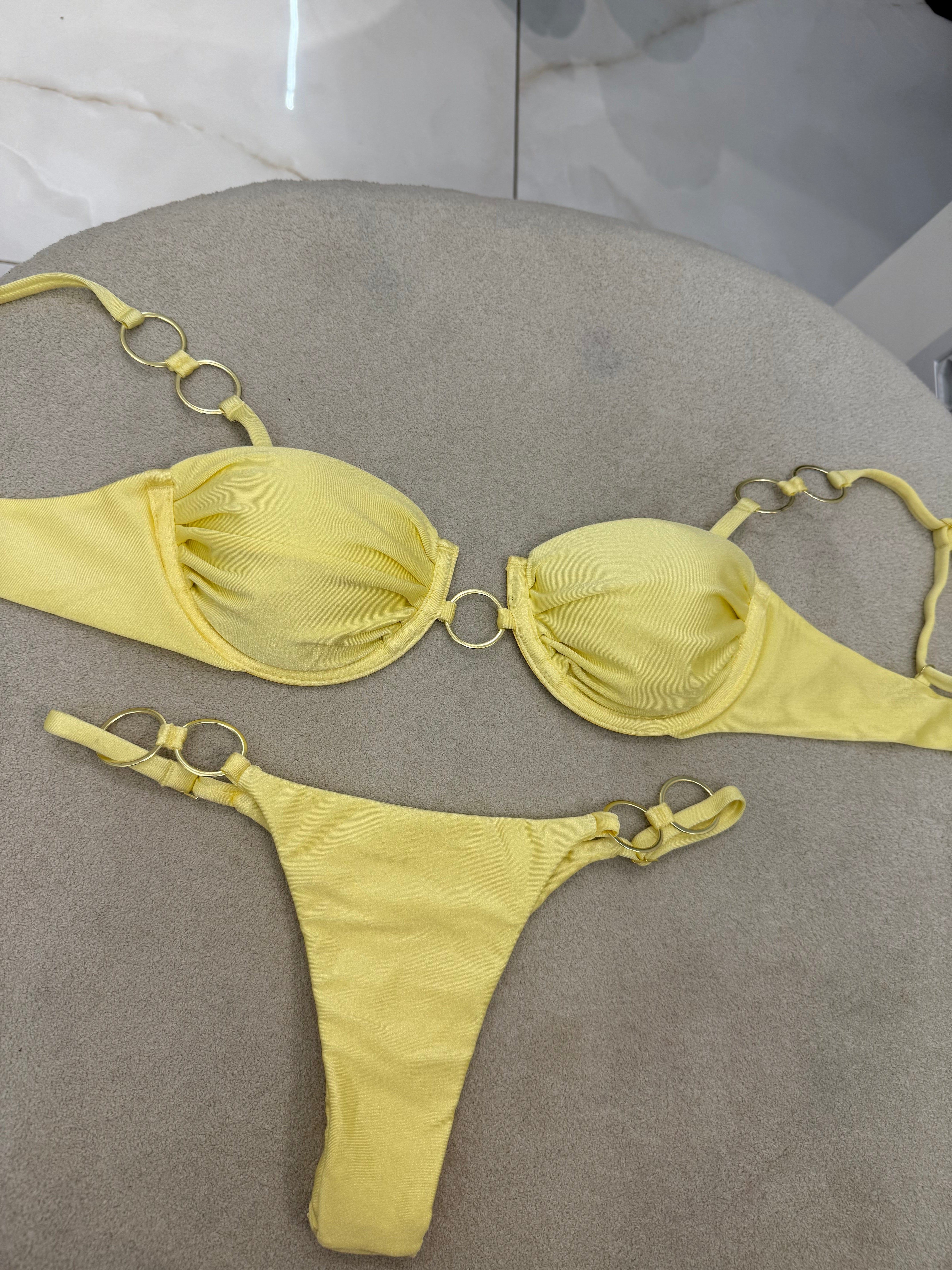 Biquíni Clara Amarelo (argolas)